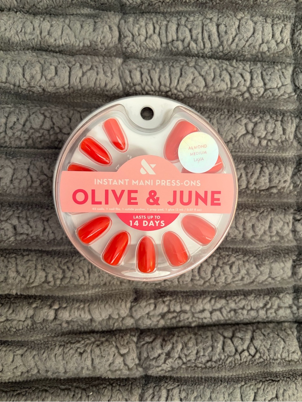 Olive & June Almond Press-On Nails in Coral Red
